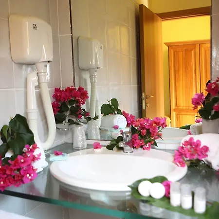 Hotel Marina Del Marchese 4*