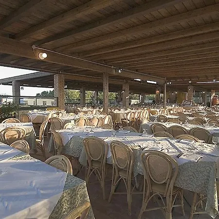 Marina Del Marchese Hotel