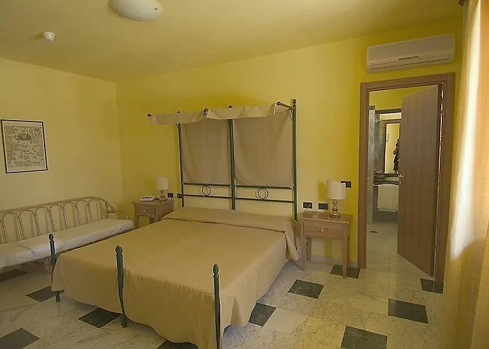 Курортный комплекс Marina Del Marchese Ботричелло