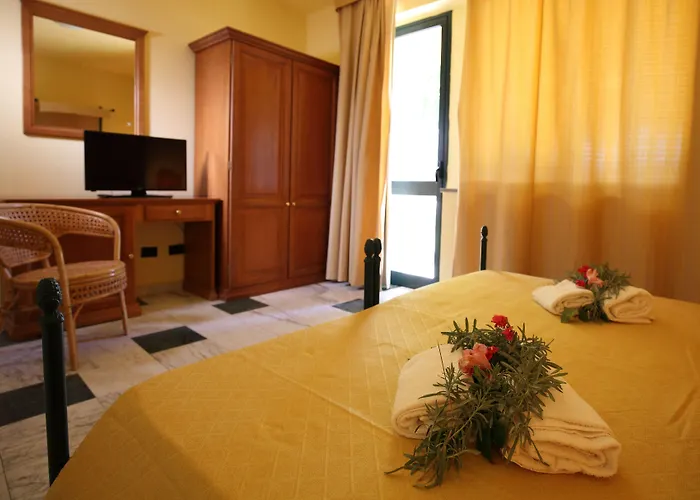 Курортный комплекс Marina Del Marchese 4*