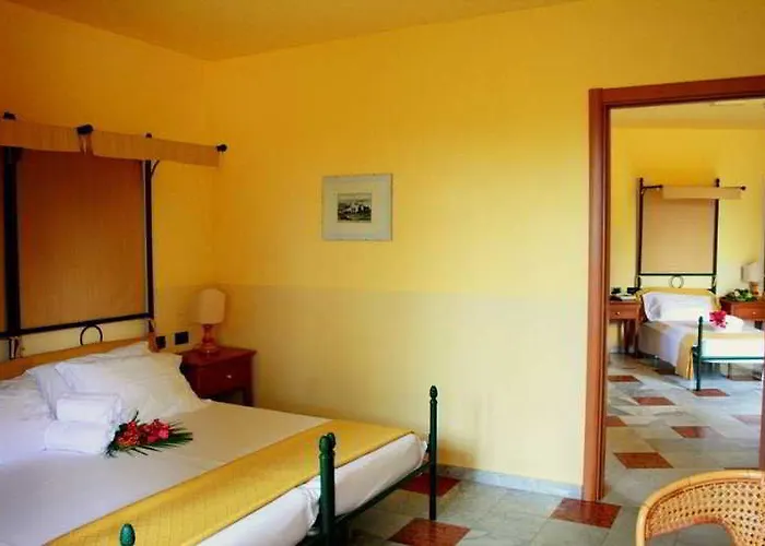 Marina Del Marchese 4* Ботричелло