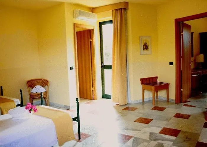 Marina Del Marchese Курортный комплекс Ботричелло