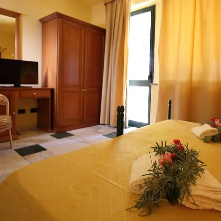 Marina Del Marchese 4* Ботричелло