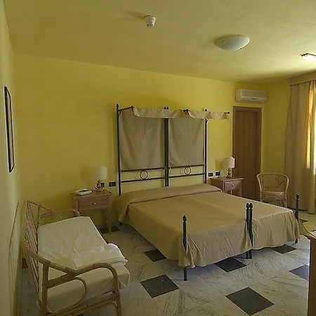 Marina Del Marchese 4* Ботричелло
