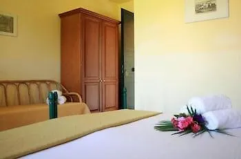 Üdülőközpont Marina Del Marchese 4*