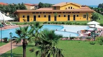 Üdülőközpont Marina Del Marchese