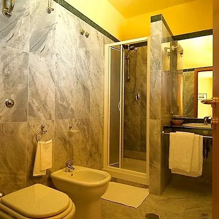 Marina Del Marchese 4*